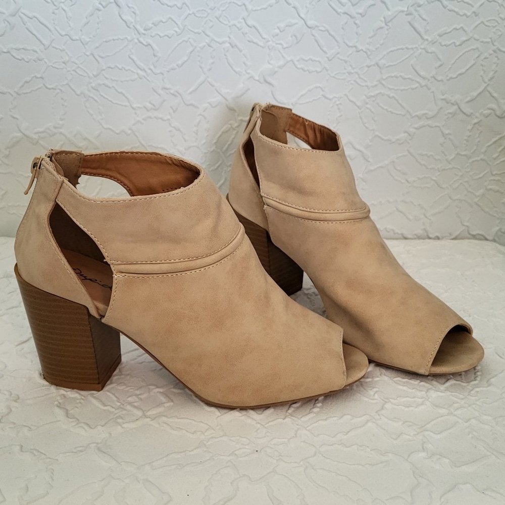 Qupid Open Toe Stacked Heeled Tan Booties Women's Size 6.5